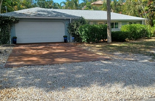 Bay Isle House | SIESTA KEY BEACH COTTAGE, 5 Minute walk to Sunset on the Beach