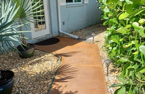 Bay Isle House | SIESTA KEY BEACH COTTAGE, 5 Minute walk to Sunset on the Beach
