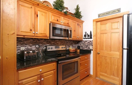 Black Bear Falls Cabin | Siesta Ridge - Sip Champagne by the Fire, Soak in the Hot Tub & Play Foosball