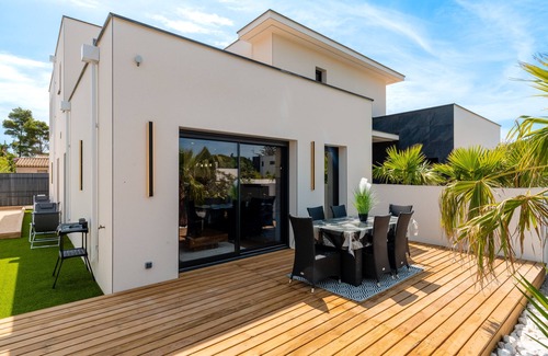 Le Grau-dʼAgde House | Signature Suite, Elegance with Private Jacuzzi