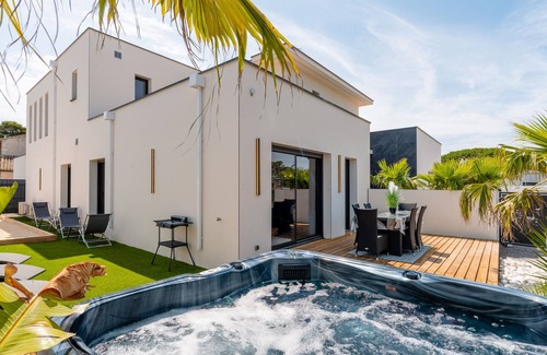 Le Grau-dʼAgde House | Signature Suite, Elegance with Private Jacuzzi