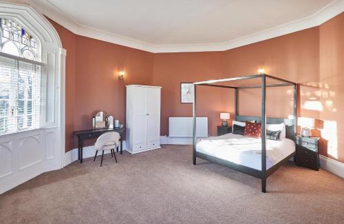 Staddlebridge House | Silton Hall - Grade II Hall & Swimming Pool