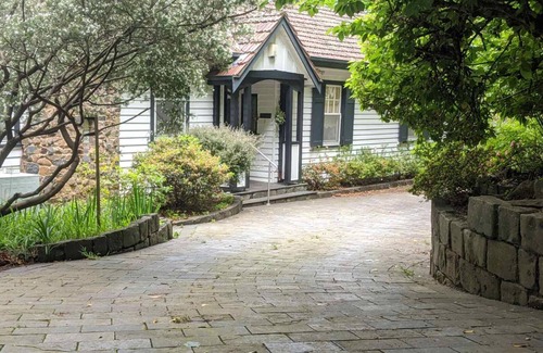 Mount Dandenong House | Silvan Dam View - Family Mountain House