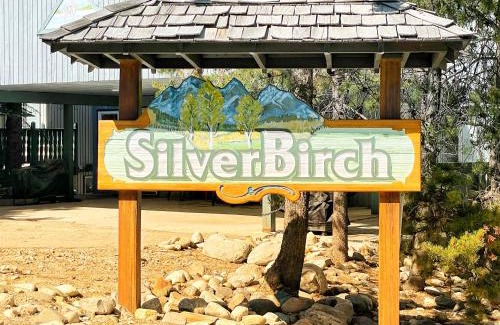 East Kootenay Apartment | Silver Birch by StayIn