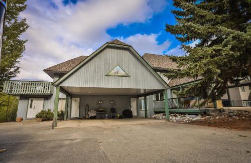 East Kootenay Apartment | Silver Birch by StayIn