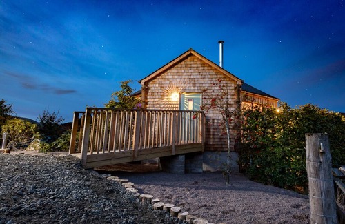 Blairgowrie Cabin | Silver Birch Treehouse @ Dalnoid - secluded, sleeps 2, hot-tub, mountain views