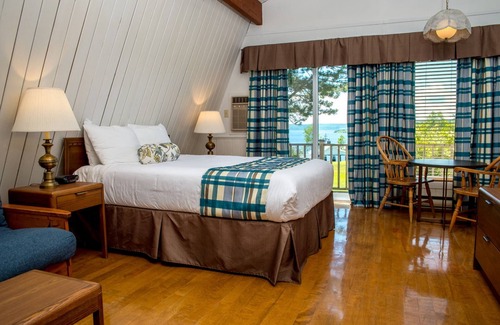 Baddeck Hotel | Silver Dart Lodge