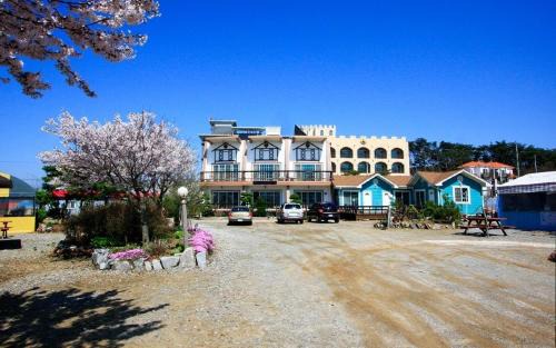 Taean House | Silver Glowing Sea Pension