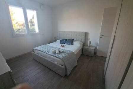San Fermo della Battaglia Apartment | Silver Home