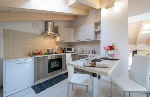 Angera Apartment | Silver Lake Apartment - Happy Rentals
