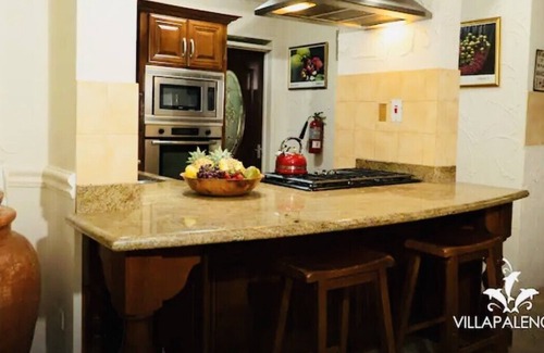 Duncans Villa | SILVER SAND ESTATE 5br 5.5ba Villa/.1 mi walk to Beach/PRIVATE CHEF & POOL