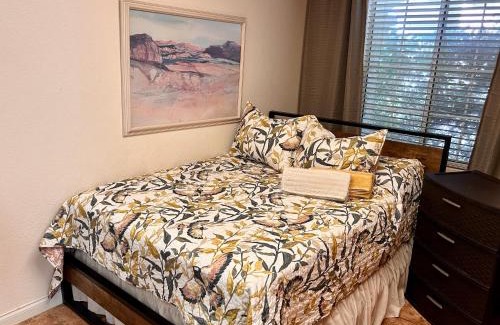Hemet House | Silver Sands Den