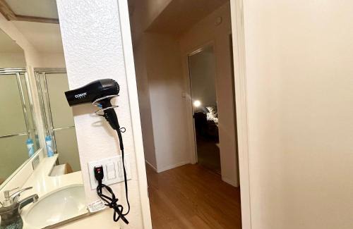 Hemet House | Silver Sands Den