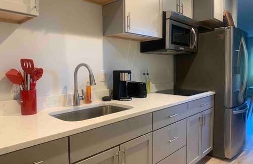 Fairland Apartment | Silver Spring Serenity: 2BR/2BA, Nature & Access"