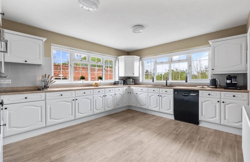 Newbold Coleorton House | Silver Stag Properties, Luxurious 3 BR Bungalow