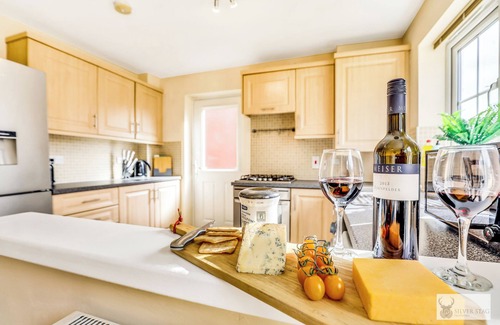 Ashby-de-la-Zouch House | Silver Stag Properties, 3 BR w/Parking and Garden