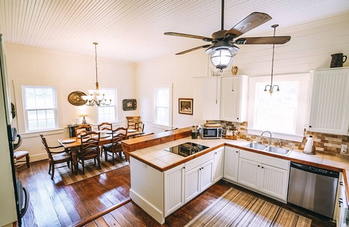 Fayetteville House | Silverspur at Round Top- Amazing restored 1800's Farmhouse on 40 acres w/a pool!