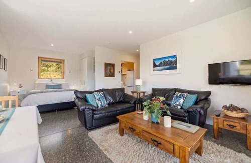 Kelvin Heights House | Silverwood Delight Su