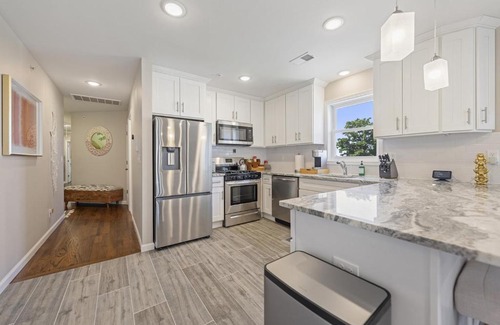 Newark Apartment | Simon Stays I Thai Oasis