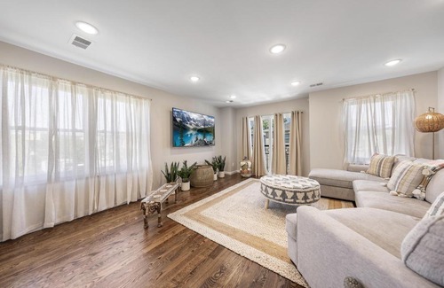 Newark Apartment | Simon Stays I Thai Oasis