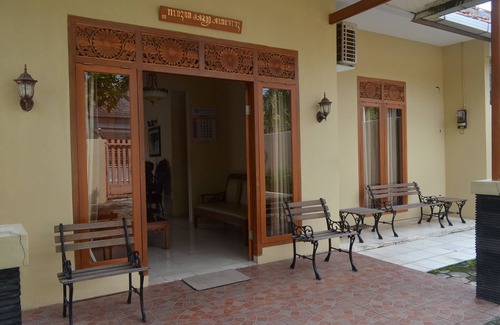 Banguntapan House | Simple 3BR House in Yogyakarta + WiFi + TV + Hot Water