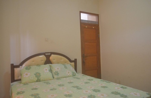 Banguntapan House | Simple 3BR House in Yogyakarta + WiFi + TV + Hot Water