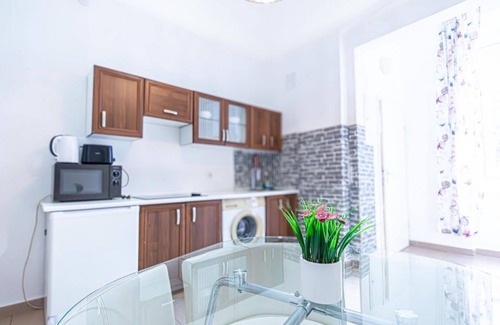 Neulerchenfeld Apartment | Simple Apt. w/full kitchen Wiener Stadthalle 3