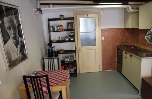 Horgen District Apartment | Simple but cosy studio in lovely Horgen, near the lake with WiFi access