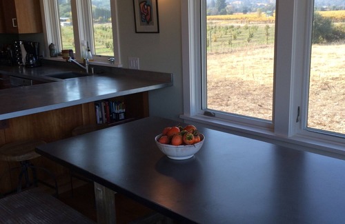 Geyserville Cottage | Simple, Serene Wine Country Retreat In Alexander Valley, Sonoma County