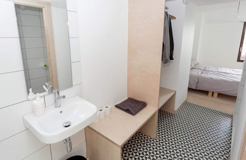 Ibero House | Simplistic Holiday Home in Ibero with Patio