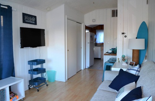 Seaside House | Simply Adorable and close to Beach, Restaurants,Brew Pub, Theater, Shops and all
