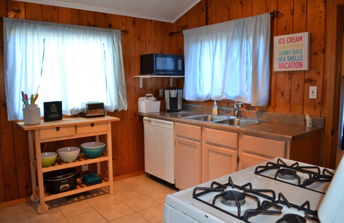Seaside House | Simply Adorable and close to Beach, Restaurants,Brew Pub, Theater, Shops and all