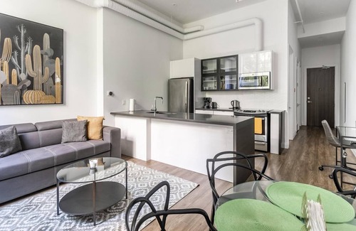 Kirkendall North Apartment | Simply Comfort. 1 Bedroom LOFT. Free Parking. Gym