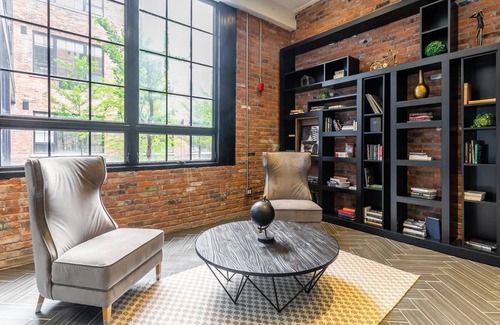 Kirkendall North Apartment | Simply Comfort. 1 Bedroom LOFT. Free Parking. Gym