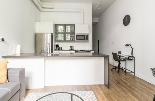 Kirkendall North Apartment | Simply Comfort. 1 Bedroom LOFT. Free Parking. Gym