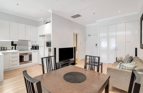 Woolloomooloo Apartment | Simply Sydney City Living off Wharf Roadway