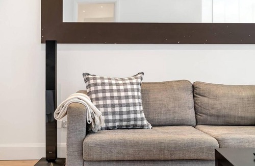 Woolloomooloo Apartment | 'Simply Sydney' City Living off Wharf Roadway