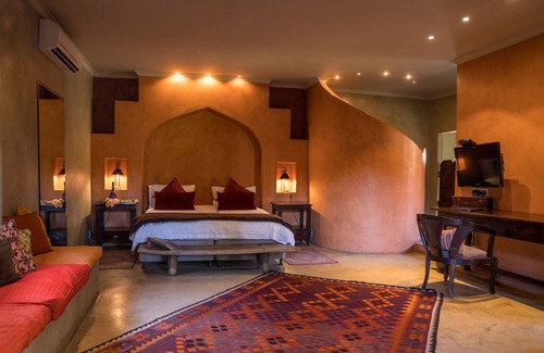 Pollok Beach House | Singa Lodge - Lion Roars Hotels & Lodge