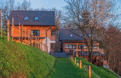 Zalec Bed & Breakfast | Single bedroom with balcony and idyllic view surrounded by nature
