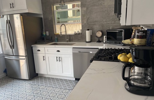 Belmont Shore House | Single fam res. 4 bedroom, 3bath beach house. 9 houses to beach. 2 parking spots