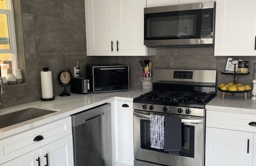 Belmont Shore House | Single fam res. 4 bedroom, 3bath beach house. 9 houses to beach. 2 parking spots