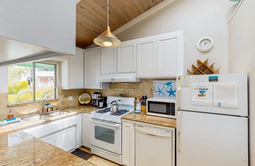 Park Hill House | Single floor home w/ocean views, close to beach - dog friendly & easy access
