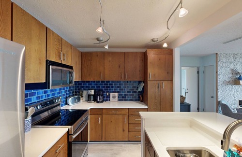 Maple City Condo | Single-level lakefront hideaway with a deck, fireplace, & washer/dryer
