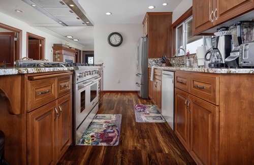 Dayton House | Single Level Ranch Layout, Huge Patio, Surrounded by Vineyards, Free Tastings, Foosball and Fire-Pit