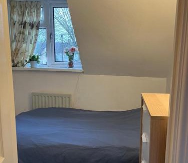 Loughton House | Single room in shared flat Valley Hill, Loughton