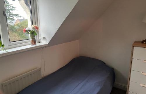 Loughton House | Single room in shared flat Valley Hill, Loughton