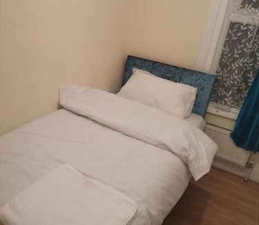 Goodmayes House | Single Room near London Seven Kings Train station
