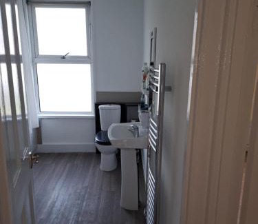 Goodmayes House | Single Room near London Seven Kings Train station