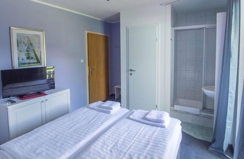 Millstatt Bed & Breakfast | Single room with balcony and lake view - Gästehaus Libelle