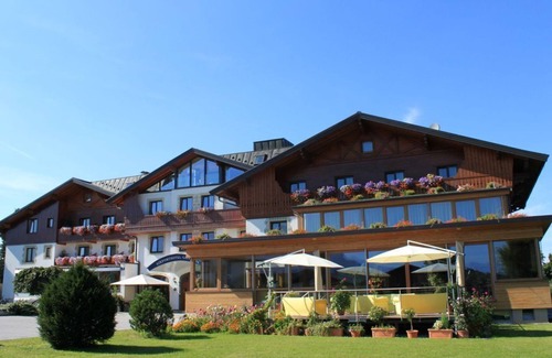 Loretto House | Single room with shower or Bathroom, toilet - Airporthotel Salzburg